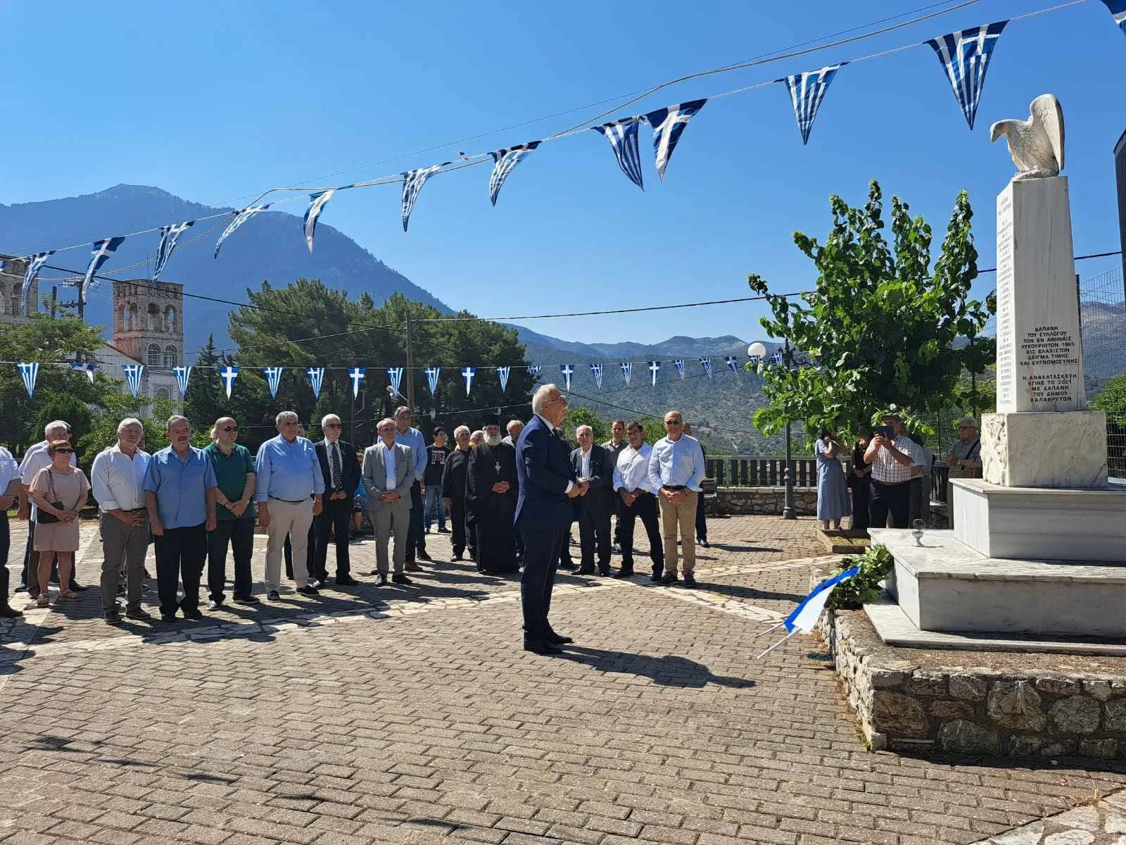 Συγκίνηση στη Λυκούρια Καλαβρύτων για τους εκτελεσθέντες του 1944 – Τιμή στα θύματα της ναζιστικής θηριωδίας Συγκίνηση στη Λυκούρια Καλαβρύτων για τους εκτελεσθέντες του 1944 – Τιμή στα θύματα της ναζιστικής θηριωδίας