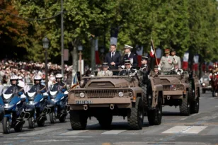 Παρίσι: Εορτασμοί για την Ημέρα της Βαστίλης, παρουσία Κυριάκου Μητσοτάκη, θα πετάξουν και ελληνικά Rafale, LIVE