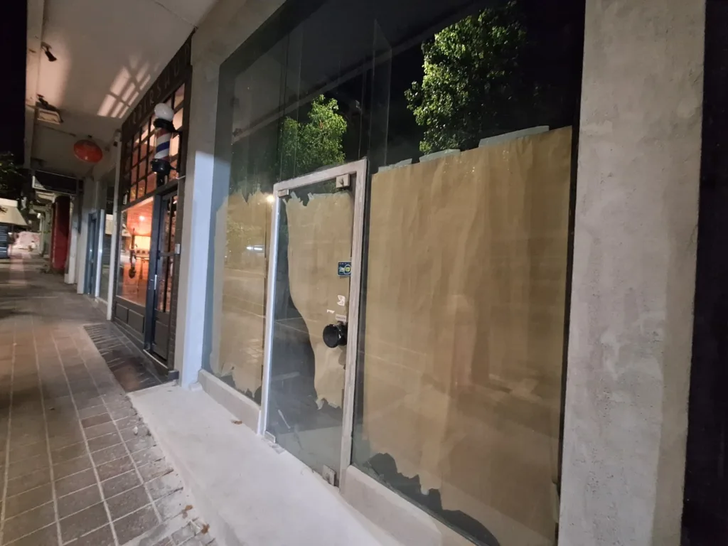 Πάτρα: Άδειες βιτρίνες, ενοικιαστήρια και κλειστά ισόγεια στο κέντρο Πάτρα: Άδειες βιτρίνες, ενοικιαστήρια και κλειστά ισόγεια στο κέντρο