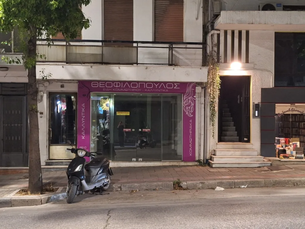 Πάτρα: Άδειες βιτρίνες, ενοικιαστήρια και κλειστά ισόγεια στο κέντρο