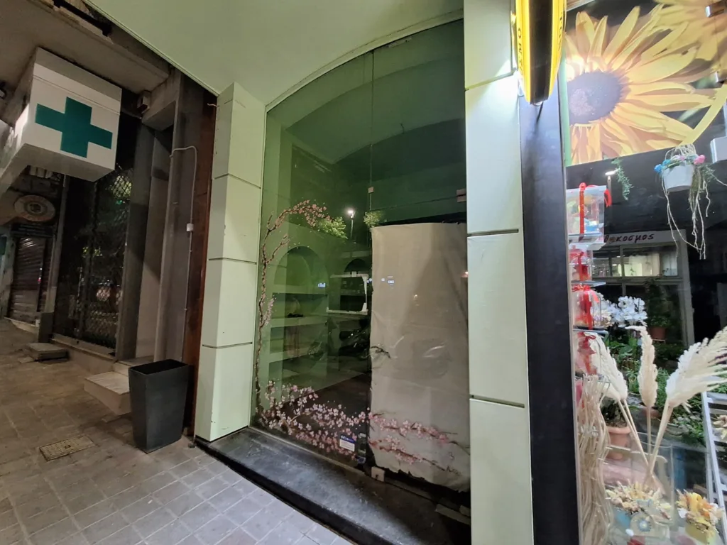 Πάτρα: Άδειες βιτρίνες, ενοικιαστήρια και κλειστά ισόγεια στο κέντρο Πάτρα: Άδειες βιτρίνες, ενοικιαστήρια και κλειστά ισόγεια στο κέντρο