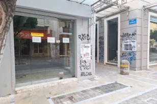 Πάτρα: Άδειες βιτρίνες, ενοικιαστήρια και κλειστά ισόγεια στο κέντρο