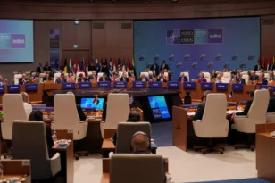 Συμφωνία-μαμούθ στο ΝΑΤΟ: Εξοπλιστικά άνω των 50 δισ. δολαρίων και νέα δέσμευση για την Ουκρανία