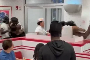 Αριζόνα: Αλύπητο ξύλο σε εστιατόριο fast food, πελάτες έτρεχαν πανικόβλητοι να σωθούν, ΒΙΝΤΕΟ