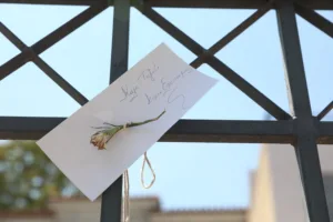 Συγκινητικές στιγμές στην Πλάκα: Καλό παράδεισο, κυρία Ελενίτσα... Συγκινητικές στιγμές στην Πλάκα: Καλό παράδεισο, κυρία Ελενίτσα...