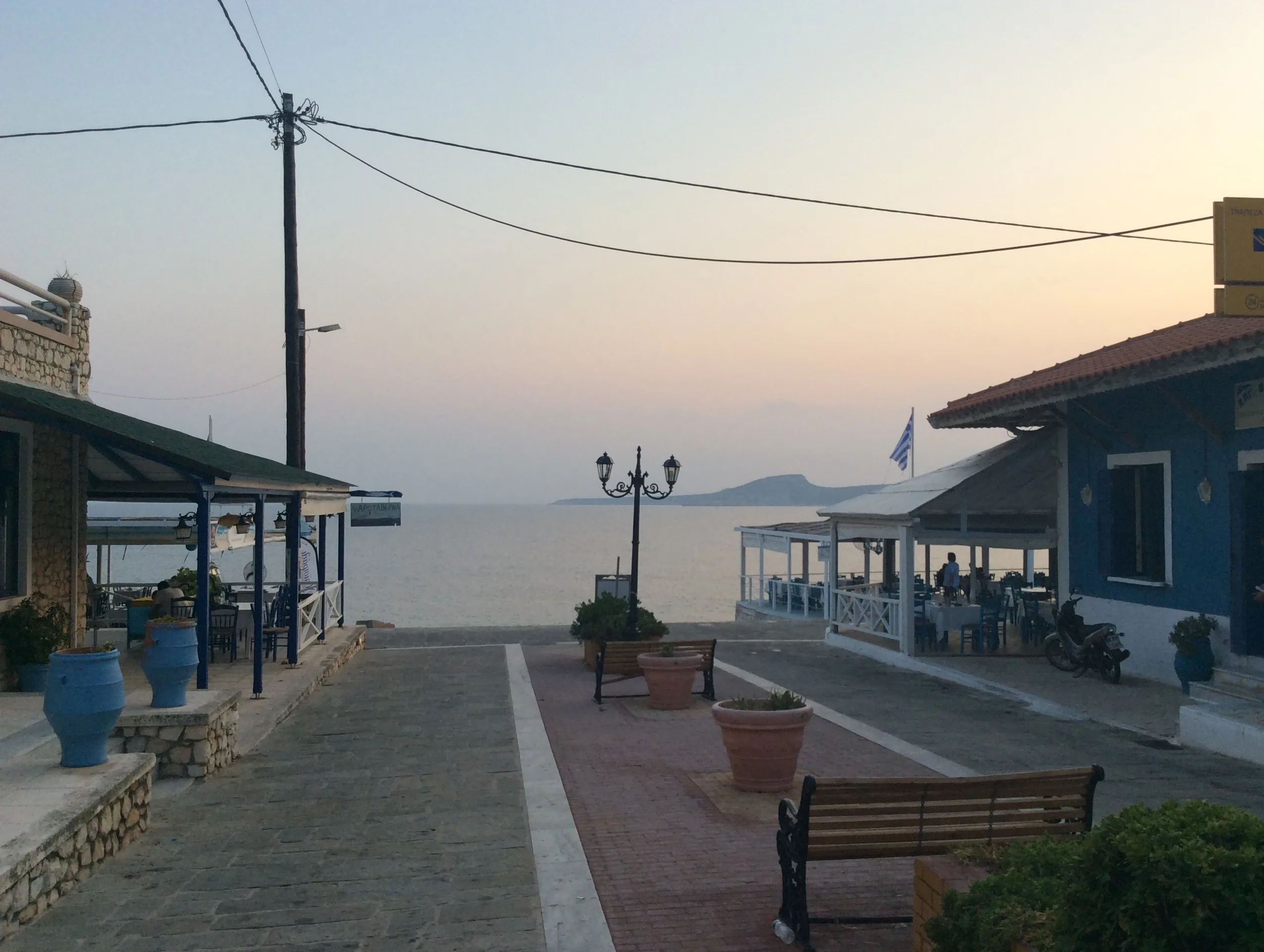 Πού να πας στην Πελοπόννησο για θάλασσα, βόλτα και φαγητό δίπλα στο κύμα