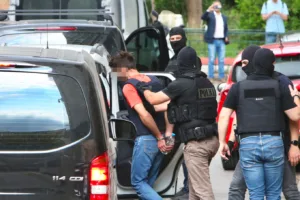 Με αλεξίσφαιρα γιλέκα στην Ευελπίδων οι συλληφθέντες για τον φονικό εμπρησμό της Marfin, ΦΩΤΟ