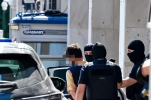 Marfin: Αρνούνται τις κατηγορίες οι δύο 42χρονοι – Απολογούνται για την εμπρηστική επίθεση