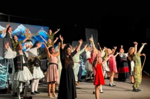Η «Μαρία η Αλισσιώτισσα» ανεβαίνει στην Κρήνη – Ο Μποστ συναντά τη Δυτική Αχαΐα