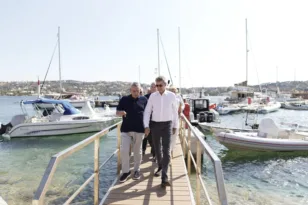 Μητσοτάκης: «Θα αντικαταστήσω δωρεάν όλα τα οχήματα στο Αγαθονήσι»