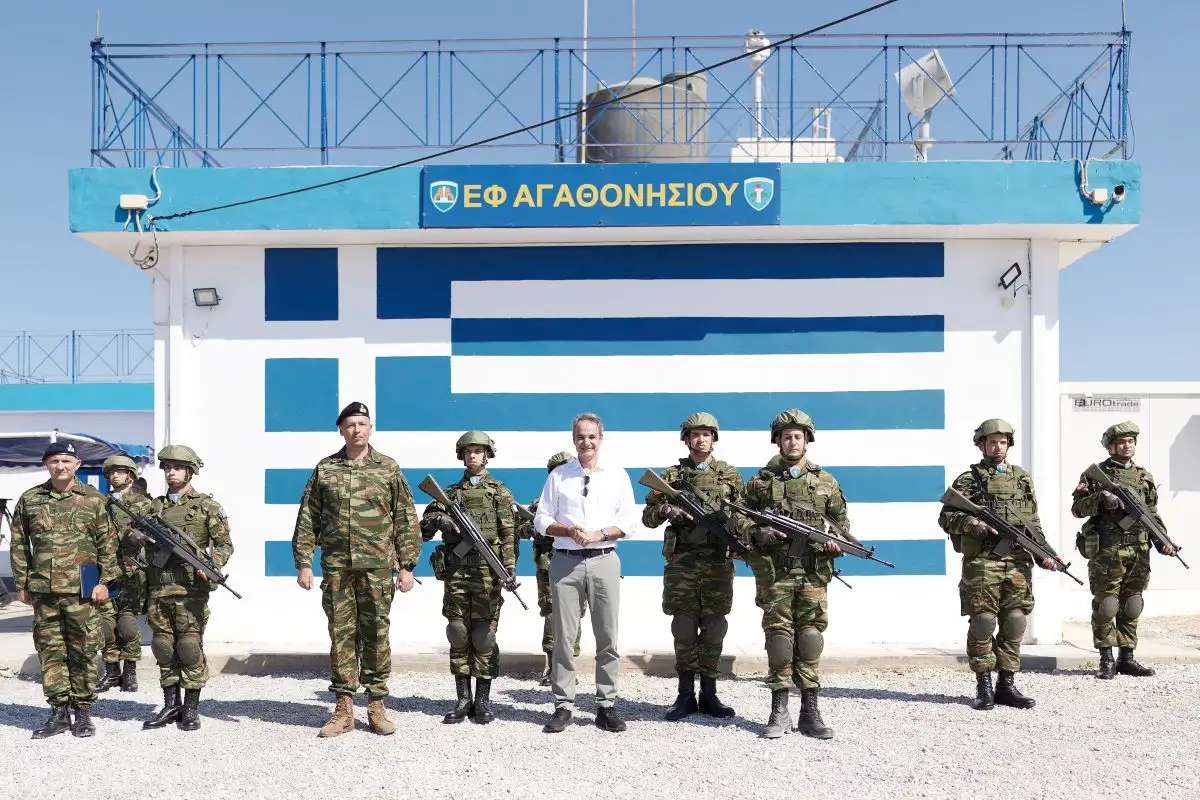 Μητσοτάκης: «Θα αντικαταστήσω δωρεάν όλα τα οχήματα στο Αγαθονήσι»