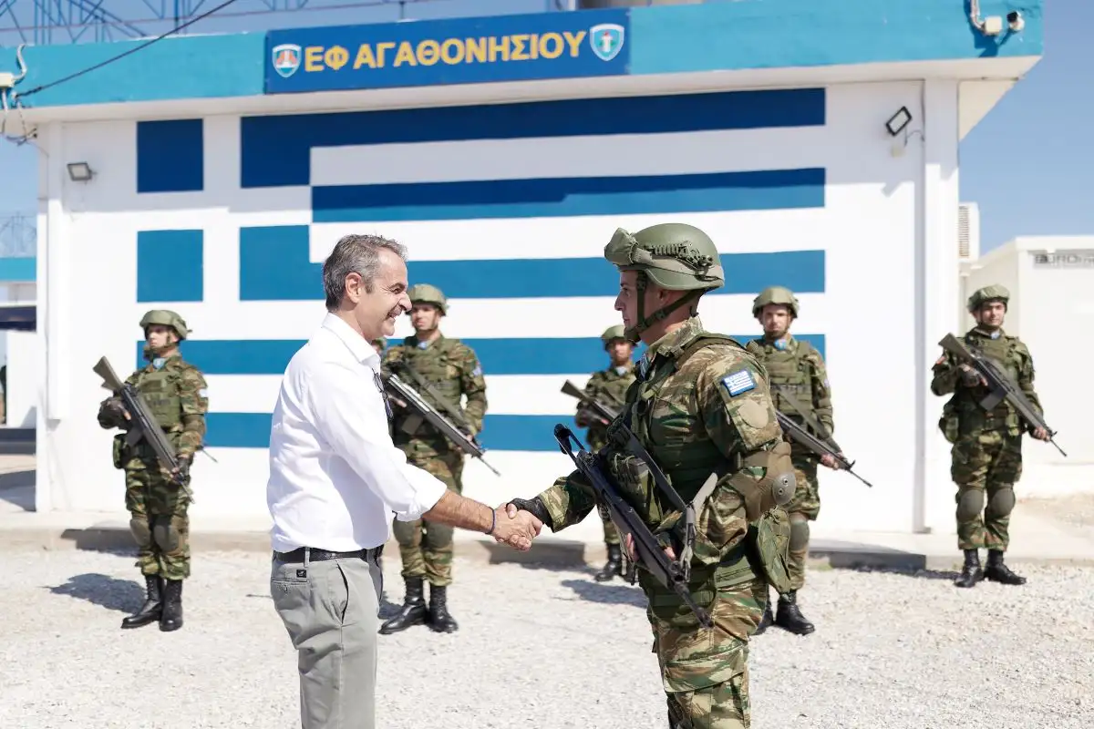 Μητσοτάκης: «Θα αντικαταστήσω δωρεάν όλα τα οχήματα στο Αγαθονήσι»