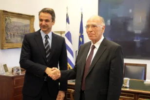 «Υπήρξε μια ξεχωριστή προσωπικότητα στη δημόσια ζωή» είπε ο Κυριάκος Μητσοτάκης για τον Βασίλη Λεβέντη