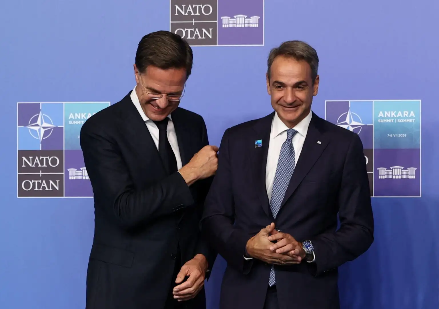 Τα «πηγαδάκια» της Συνόδου του ΝΑΤΟ: Τα στυλό, τα sneakers του Ράμα και το βλέμμα της Μελόνι στον Τραμπ