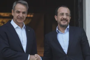 Συνάντηση Μητσοτάκη – Χριστοδουλίδη στο Μαξίμου ενόψει της κρίσιμης επίσκεψης Γκουτέρες στην Κύπρο
