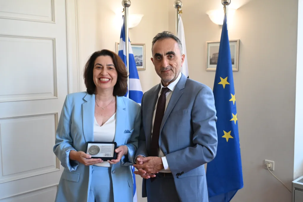 Επιμελητήριο Αχαΐας και Πανεπιστήμιο Πελοποννήσου εγκαινιάζουν στρατηγική συνεργασία για την ανάπτυξη, την καινοτομία και τη διασύνδεση της γνώσης με την επιχειρηματικότητα Επιμελητήριο Αχαΐας και Πανεπιστήμιο Πελοποννήσου εγκαινιάζουν στρατηγική συνεργασία για την ανάπτυξη, την καινοτομία και τη διασύνδεση της γνώσης με την επιχειρηματικότητα