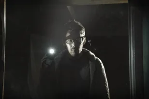 Ο Ίθαν Χοκ σε σκοτεινή σκηνή από το Sinister, την ταινία με το υψηλότερο Scare Score