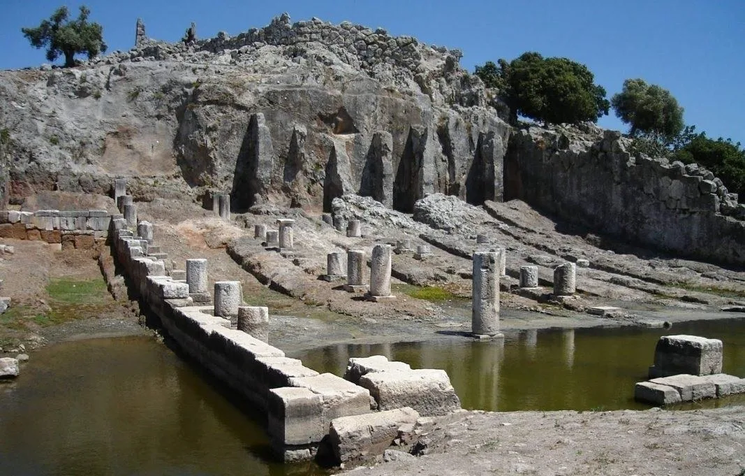 Δυτική Ελλάδα: Θέατρο μέσα στα μνημεία – Οι δωρεάν παραστάσεις σε Ρίο, Πλευρώνα και Οινιάδες