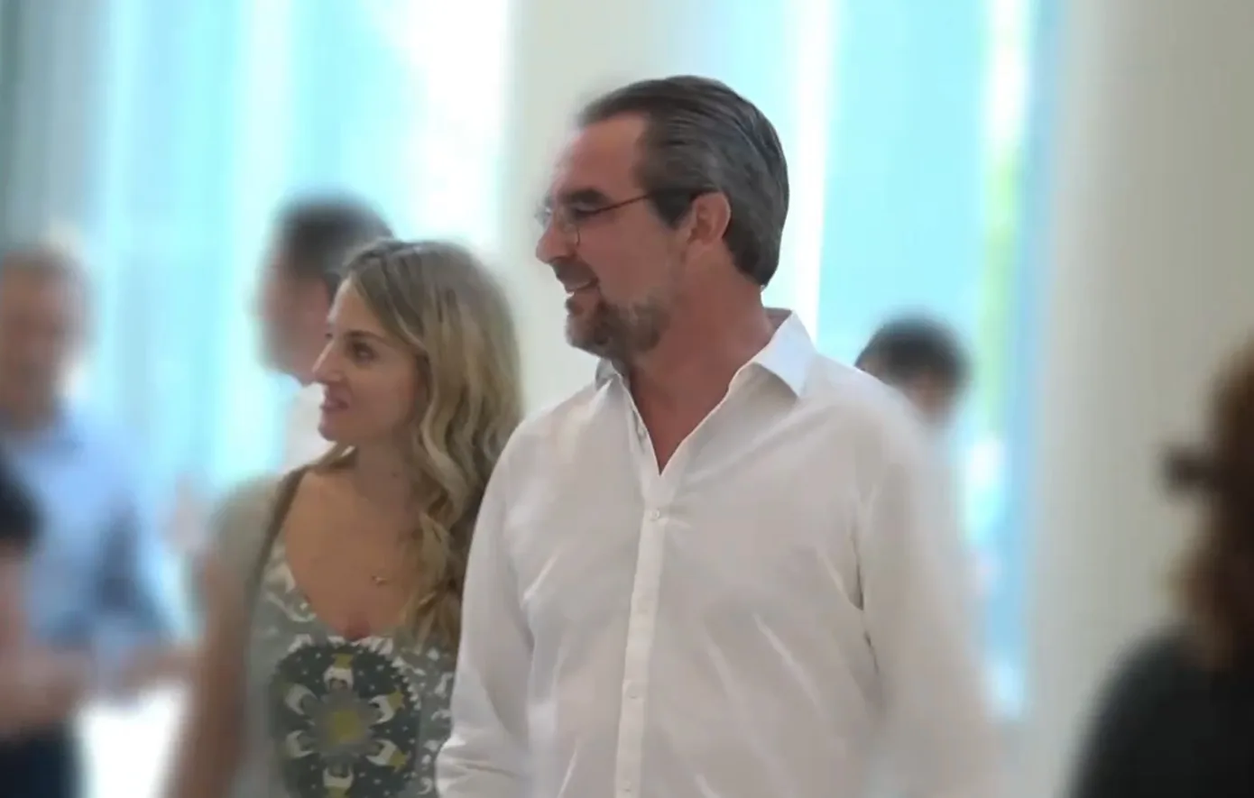 Στο «νησί της Αποκάλυψης» για τις καλοκαιρινές τους διακοπές ο Νικόλαος και η Χρυσή Βαρδινογιάννη Στο «νησί της Αποκάλυψης» για τις καλοκαιρινές τους διακοπές ο Νικόλαος και η Χρυσή Βαρδινογιάννη