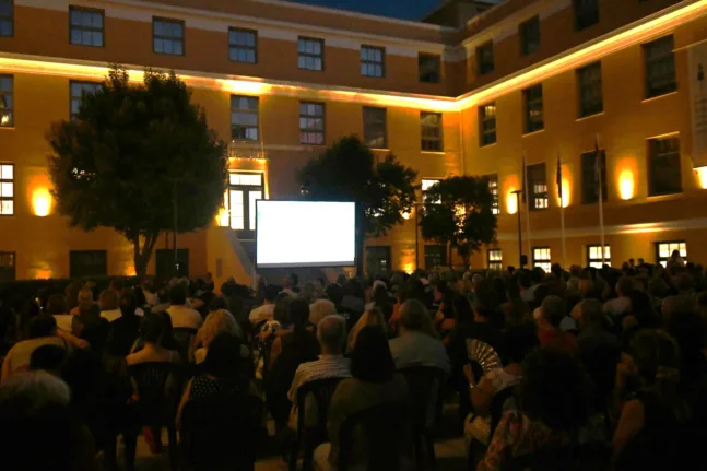 Πάτρα: Μια βραδιά θερινού σινεμά με τον δάσκαλο που υποσχέθηκε τη θάλασσα ΦΩΤΟ