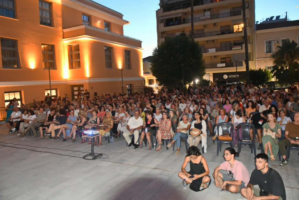 Πάτρα: Μια βραδιά θερινού σινεμά με τον δάσκαλο που υποσχέθηκε τη θάλασσα ΦΩΤΟ
