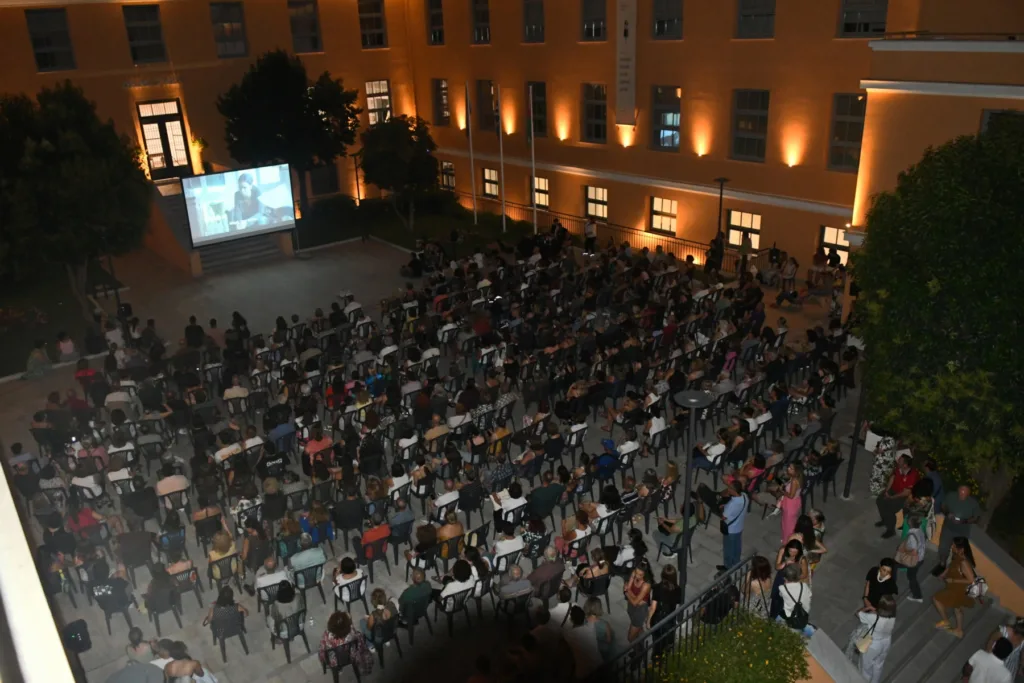 Πάτρα: Μια βραδιά θερινού σινεμά με τον δάσκαλο που υποσχέθηκε τη θάλασσα ΦΩΤΟ