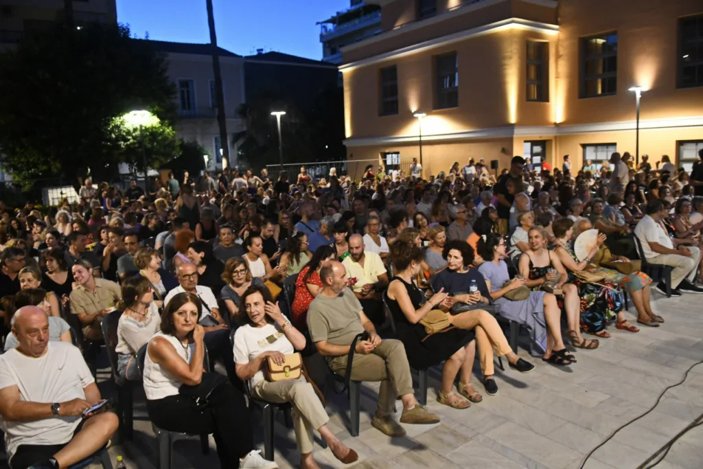 Πάτρα: Μια βραδιά θερινού σινεμά με τον δάσκαλο που υποσχέθηκε τη θάλασσα ΦΩΤΟ