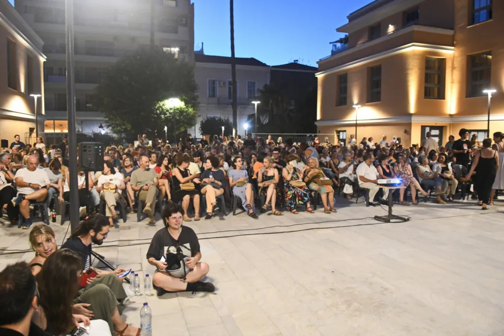 Πάτρα: Μια βραδιά θερινού σινεμά με τον δάσκαλο που υποσχέθηκε τη θάλασσα ΦΩΤΟ