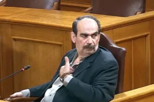 ΟΠΕΚΕΠΕ: Σε δίκη ο Γιώργος Ξυλούρης για ψευδή κατάθεση στην Εξεταστική