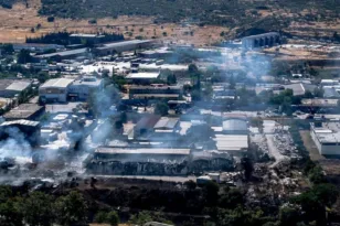 Ωραιόκαστρο: Στα καμένα το ΠΑΣΟΚ – Αγωνία για τον αέρα που αναπνέουν οι κάτοικοι