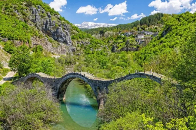 Cool Summer 2026: Τα ελληνικά χωριά που θα σου θυμίσουν πώς είναι να… θέλεις ζακέτα το καλοκαίρι!