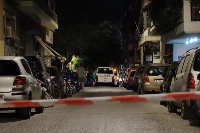 Παγκράτι: Ζούσε δίπλα στον νεκρό δίδυμο αδελφό του – Το διαμέρισμα, η σύλληψη και τα ερωτήματα