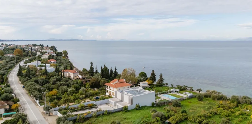 Εξοχική κατοικία: Ξένοι και Έλληνες σαρώνουν το Ιόνιο – Η Δυτική Ελλάδα κρύβει χρυσές ευκαιρίες, οι τιμές ανά περιοχή Εξοχική κατοικία: Ξένοι και Έλληνες σαρώνουν το Ιόνιο – Η Δυτική Ελλάδα κρύβει χρυσές ευκαιρίες, οι τιμές ανά περιοχή