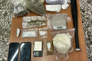 Στην Πάρο δεν σταμάτησε σε έλεγχο και εμβόλισε μηχανή αστυνομικού, δύο συλλήψεις
