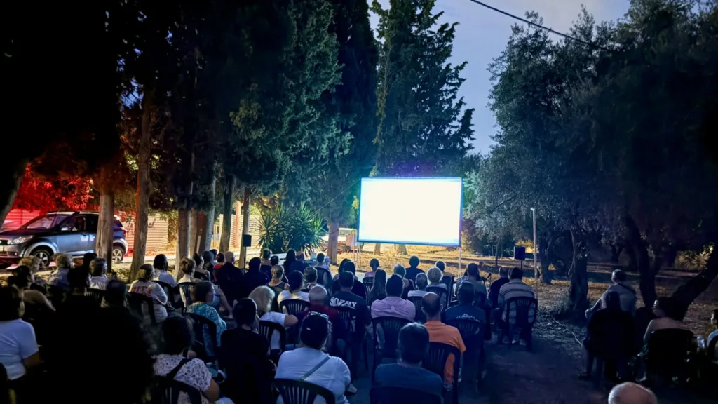 Δωρεάν σινεμά κάτω από τα αστέρια στο Κάτω Καστρίτσι – Τα «Πεσμένα Φύλλα» κλείνουν τον κύκλο προβολών Δωρεάν σινεμά κάτω από τα αστέρια στο Κάτω Καστρίτσι – Τα «Πεσμένα Φύλλα» κλείνουν τον κύκλο προβολών