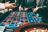 Η αγορά των 1,8 δισ. ευρώ: Σχεδόν 170 ευρώ τον μήνα στον παράνομο τζόγο