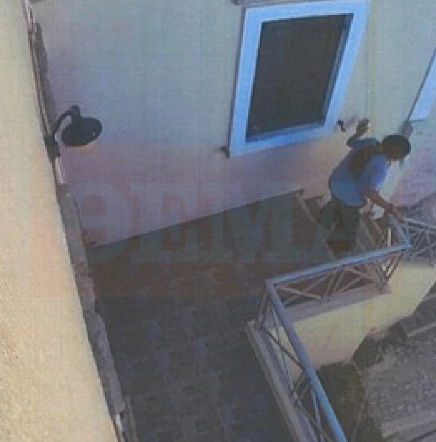 Σύρος: Καρέ-καρέ η άφιξη και η καταδίωξη της 41χρονης διασώστριας του ΕΚΑΒ Σύρος: Καρέ-καρέ η άφιξη και η καταδίωξη της 41χρονης διασώστριας του ΕΚΑΒ