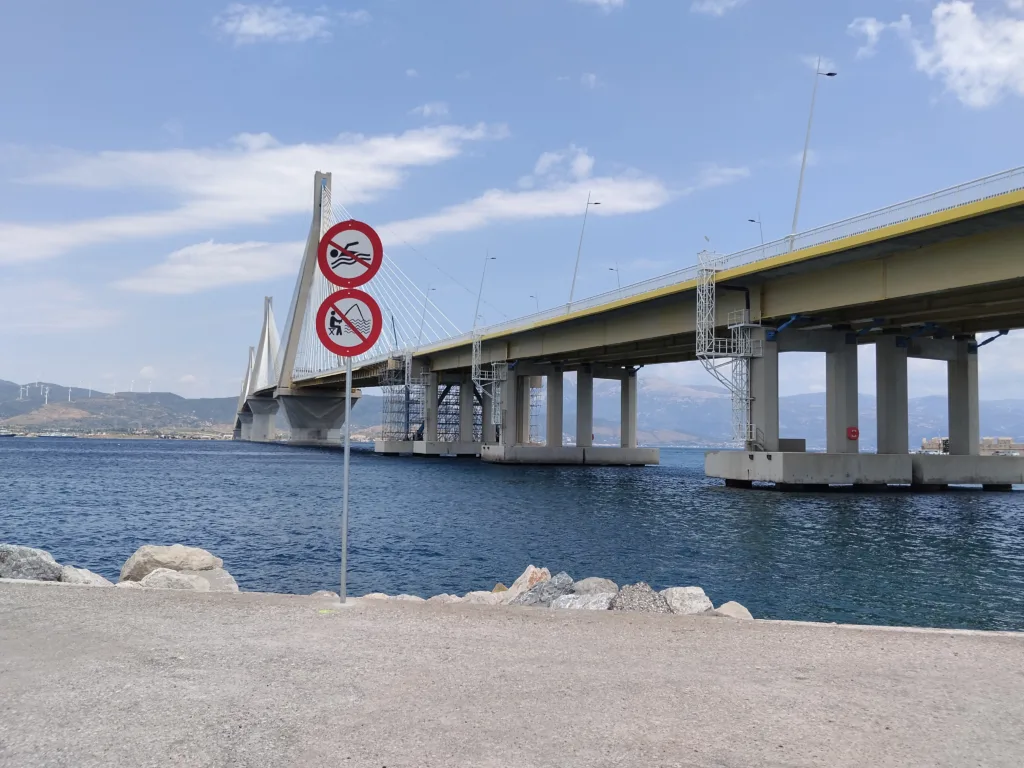 Πάτρα-Ρίο: «Βουτιά» στην κίνηση - Σύγχυση για το πού επιτρέπεται η κολύμβηση, πτώση του τζίρου έως και 30%