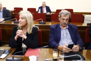 ΣΥΡΙΖΑ: Η Δούρου παίρνει το τιμόνι, ο Φάμελλος ετοιμάζει έξοδο – Το κόμμα που αδειάζει στη Βουλή