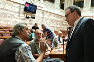«Επίδειξη μικρότητας και αναξιοπρέπειας», επιστροφή Πολάκη στον ΣΥΡΙΖΑ με επίθεση σε Φάμελλο