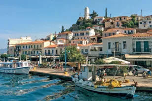 Πόρος: Ταχύπλοο τραυμάτισε Αυστραλό λουόμενο – Μεταφέρθηκε στο Νοσοκομείο Ναυπλίου