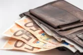 Πάτρα: Οδοντίατρος παράδειγμα ήθους, βρήκε πορτοφόλι με 600 ευρώ, το πήγε στην Αστυνομία