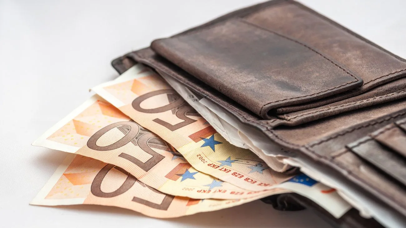 Πάτρα: Οδοντίατρος παράδειγμα ήθους, βρήκε πορτοφόλι με 600 ευρώ, το πήγε στην Αστυνομία Πάτρα: Οδοντίατρος παράδειγμα ήθους, βρήκε πορτοφόλι με 600 ευρώ, το πήγε στην Αστυνομία