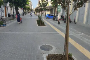 Πράσινο στον πεζόδρομο της Μαιζώνος