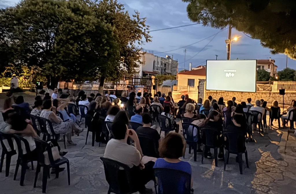 Ο «Δασκαλάκος που υποσχέθηκε τη θάλασσα» κάνει την τελευταία του στάση στο Προάστειο Ο «Δασκαλάκος που υποσχέθηκε τη θάλασσα» κάνει την τελευταία του στάση στο Προάστειο