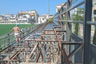 «Λίφτινγκ» στα Προσφυγικά, ξεκίνησαν οι εργασίες για την ανακατασκευη κερκίδας