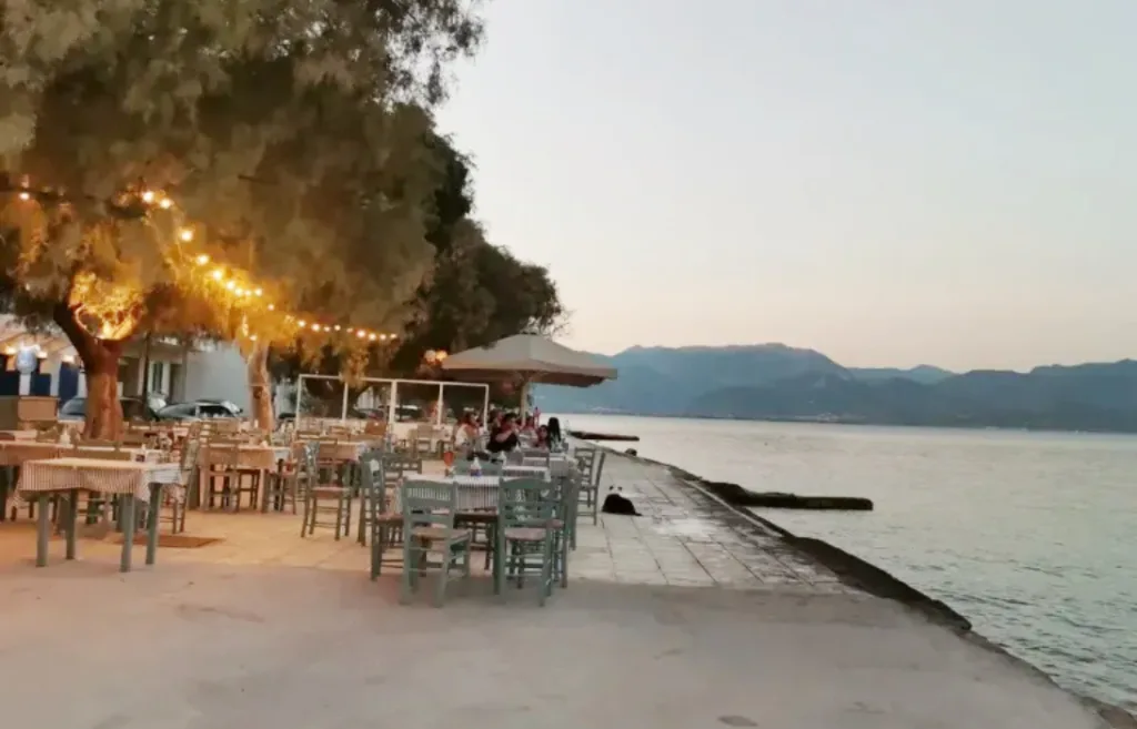 Πώς το καλοκαίρι «ζωντανεύει» τις μικρές επιχειρήσεις της Αχαΐας Ο Ψαθόπυργος το καλοκαίρι