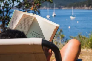 Το επόμενο βιβλίο των διακοπών σου βρίσκεται σε αυτή τη λίστα – 20 προτάσεις για κάθε διάθεση