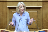 Η Ρένα Δούρου κατά την ομιλία της ως πρόεδρος της Κοινοβουλευτικής Ομάδας του ΣΥΡΙΖΑ