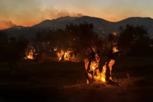 Ολονύχτια μάχη με τις φλόγες στο Ρέθυμνο – Βελτιωμένη εικόνα σε Πάρο και Κάλυμνο